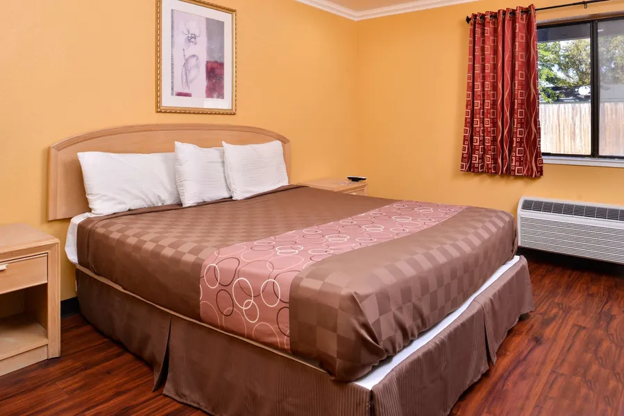 Americas Best Value Inn & Suites Clearlake Wine Country hotel detail image 6