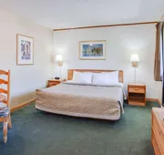 Super 8 by Wyndham Mackinaw City/Beachfront Area hotel detail image 7