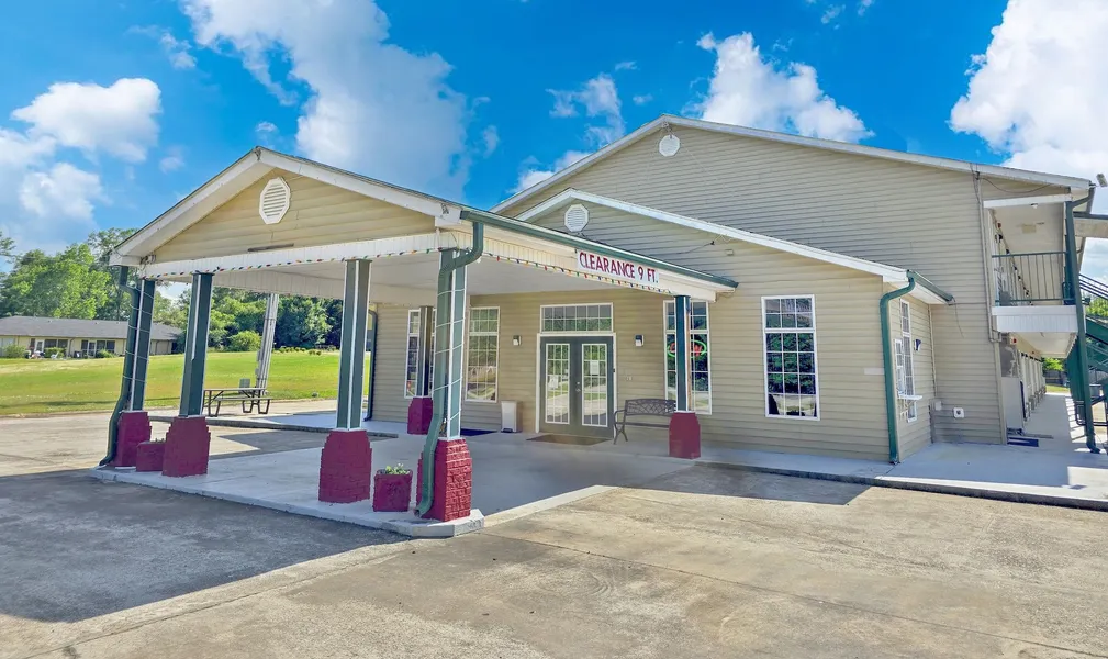 Garden Inn & Suites hotel detail image 2