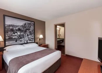 Super 8 by Wyndham St Johns hotel thumbnail 8