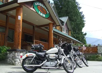 Sasquatch Inn hotel thumbnail 2