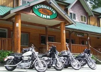 Sasquatch Inn hotel thumbnail 3