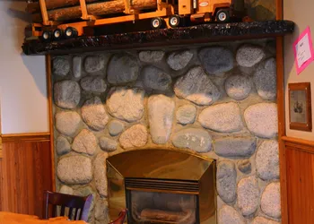 Sasquatch Inn hotel thumbnail 5