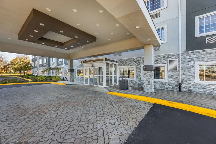 Country inn & Suites by Radisson, Bolingbrook- Romeoville, I-55 hotel detail image 2