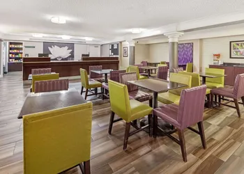 La Quinta Inn Ventura hotel thumbnail 3