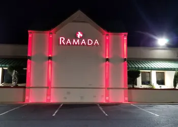 Ramada by Wyndham & Suites Warner Robins hotel thumbnail 3