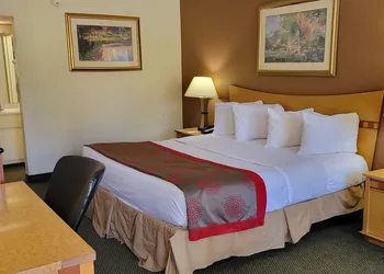 Ramada by Wyndham & Suites Warner Robins hotel thumbnail 7