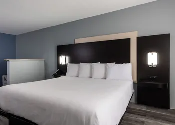Country Hearth Inn & Suites hotel thumbnail 7