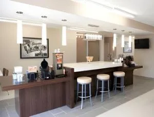 Super 8 by Wyndham Stanton hotel detail image 2