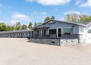 Aurora Inn hotel thumbnail 3