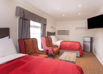 Knights Inn Kingston hotel thumbnail 3