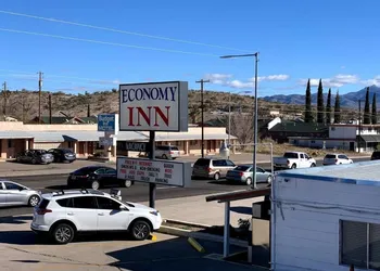 Economy Inn hotel thumbnail 7
