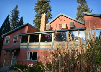 Strawberry Inn hotel thumbnail 2