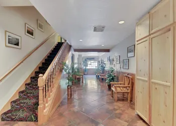 Strawberry Inn hotel thumbnail 3