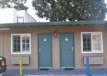 Searle Motel hotel thumbnail 3