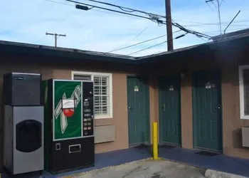 Searle Motel hotel thumbnail 4