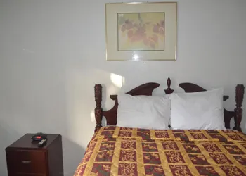 Searle Motel hotel thumbnail 7