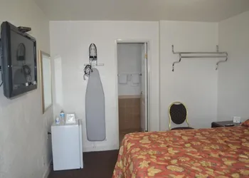 Searle Motel hotel thumbnail 8