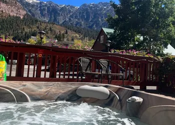 The River's Edge Motel Lodge & Resort hotel thumbnail 6