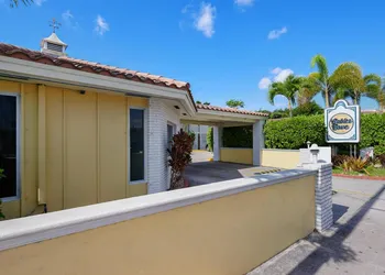 OYO Hotel Coral Gables - Miami Airport hotel thumbnail 4