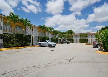 OYO Hotel Coral Gables - Miami Airport hotel thumbnail 5