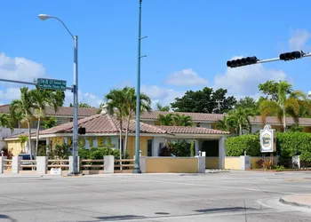 OYO Hotel Coral Gables - Miami Airport hotel thumbnail 8