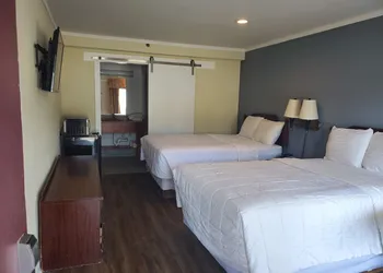 Deerfield Inn & Suites hotel thumbnail 6