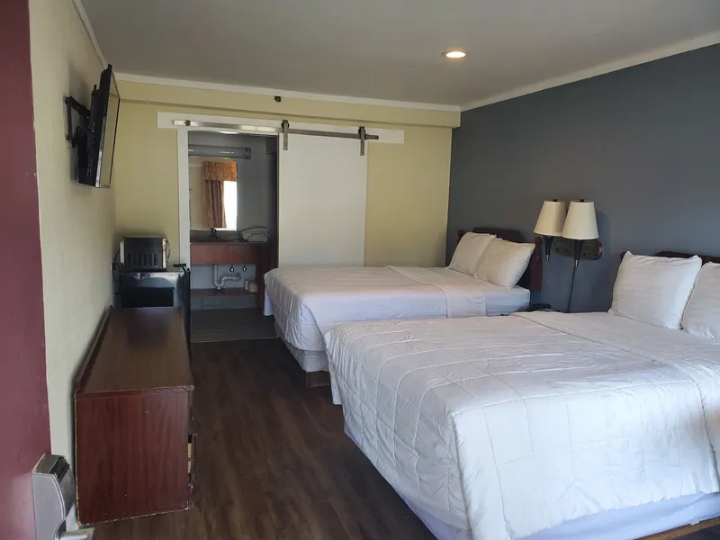 Deerfield Inn & Suites hotel detail image 6