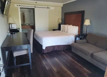 Deerfield Inn & Suites hotel thumbnail 8