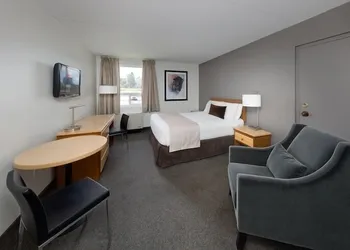 Heritage Inn Hotel & Convention Centre Pincher Creek hotel thumbnail 4