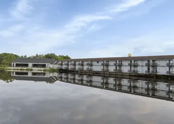 Waterbird Lakeside Inn hotel thumbnail 2
