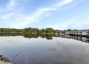 Waterbird Lakeside Inn hotel thumbnail 3