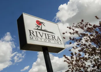 Riviera Motor Inn hotel thumbnail 2
