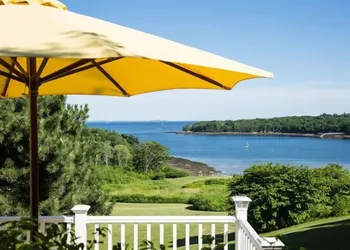 Strawberry Hill Seaside Inn hotel thumbnail 3