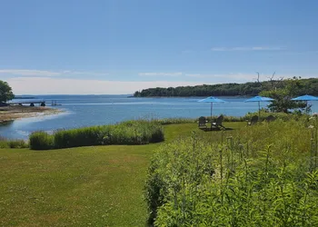 Strawberry Hill Seaside Inn hotel thumbnail 5