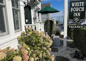 White Porch Inn hotel thumbnail 6