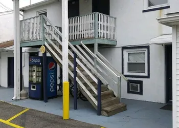 Budget Inn Motel Suites hotel thumbnail 3