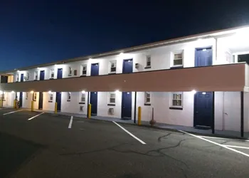Budget Inn Motel Suites hotel thumbnail 5