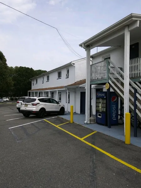 Budget Inn Motel Suites hotel detail image 6