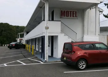 Budget Inn Motel Suites hotel thumbnail 7