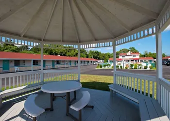 Economy Motel Inn & Suites hotel thumbnail 5