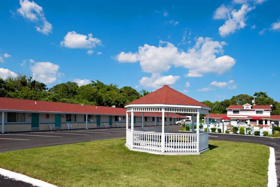 Economy Motel Inn & Suites hotel detail image 6