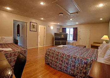 Economy Motel Inn & Suites hotel thumbnail 7