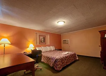Economy Motel Inn & Suites hotel thumbnail 8