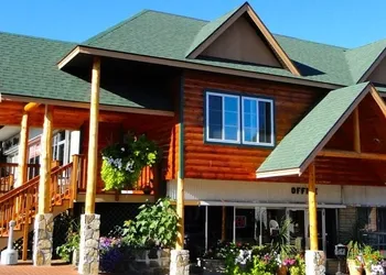 Lake Crest Inn hotel thumbnail 2