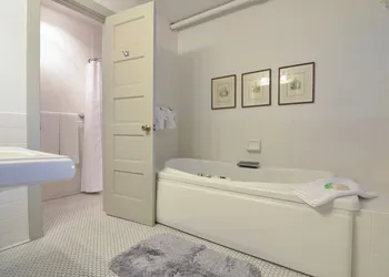 The First Colony Inn hotel thumbnail 6