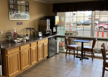 Knight's Inn Motel hotel thumbnail 2