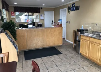 Knight's Inn Motel hotel thumbnail 5