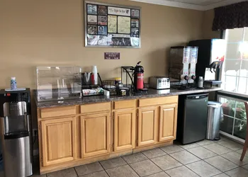 Knight's Inn Motel hotel thumbnail 7