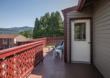 Riverview Lodge hotel thumbnail 2
